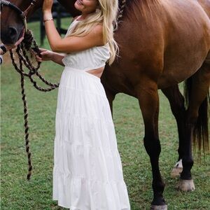 Chic White Sleeveless Maxi Dress